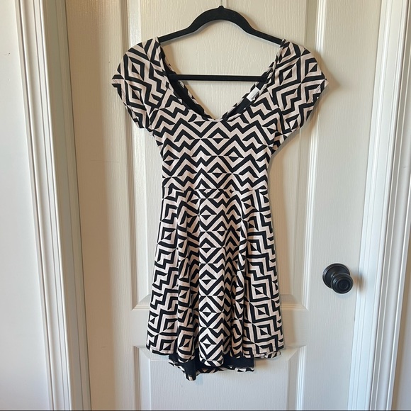 VICTORIA’S SECRET PINK Chevron Back Cut Out Skater Dress—SZ. XS - Picture 5 of 9